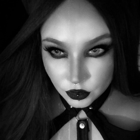 Meet your Posher, Jade - Picture 1 of 1